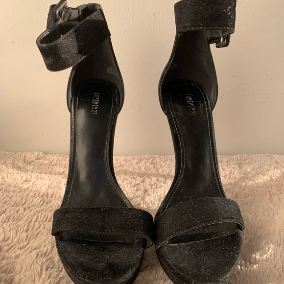 Black platform heels - Picture 2 of 7
